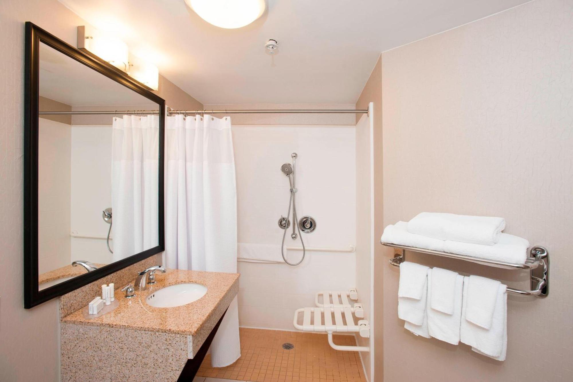 Springhill Suites Birmingham Colonnade מראה חיצוני תמונה